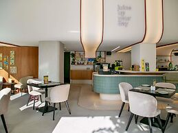 Mercure Larnaca Finikoudes Beach