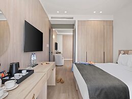 Mercure Larnaca Finikoudes Beach