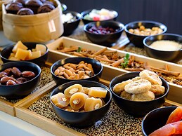 Mercure Larnaca Finikoudes Beach