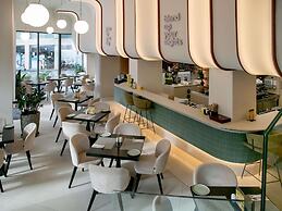 Mercure Larnaca Finikoudes Beach
