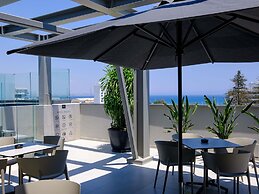 Mercure Larnaca Finikoudes Beach