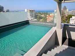Mercure Larnaca Finikoudes Beach