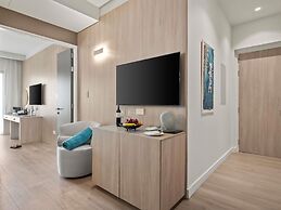 Mercure Larnaca Finikoudes Beach