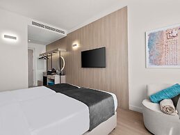 Mercure Larnaca Finikoudes Beach