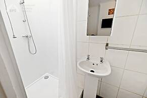 2-bed - Sleeps 4 - With Garden