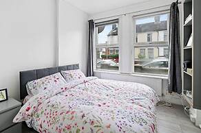 2-bed - Sleeps 4 - With Garden