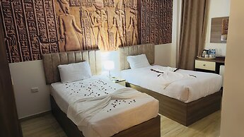 Locanda pyramids view
