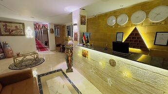 Locanda pyramids view