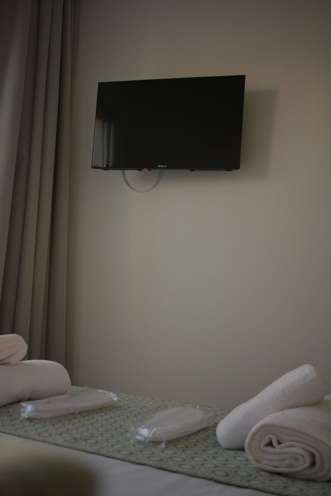 Green Bay Suites