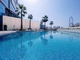 Aya - Beachfront Bliss 2BR Haven at The Beach Residences