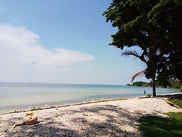 Pearl Gardens Beach Resort Kalangala