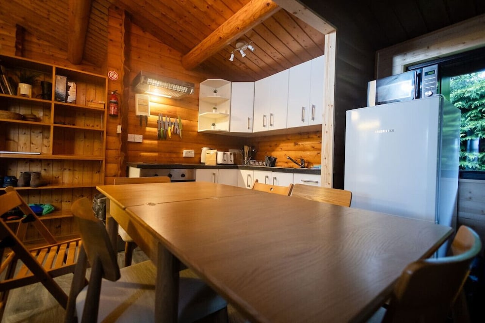 Rural 3 Bed Log Cabin Getaway