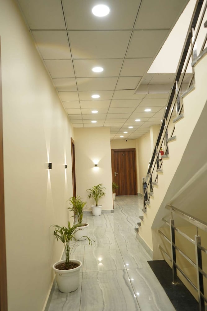 Maharaja Hotel and Restaurant