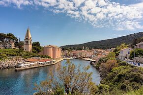 RR Losinj Harbour View Studio