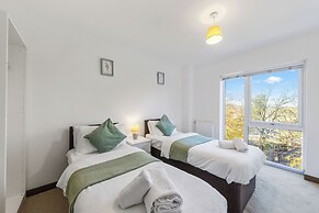 2-bed Flat, Sleeps 4 - Parking & Wheelchair Access