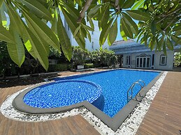 Aroma Luxury Villa