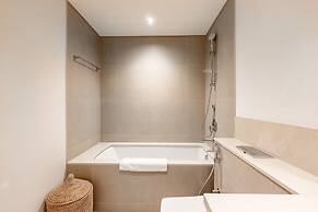 Exclusive 2BR Downtown Apt w Burj Khalifa Views