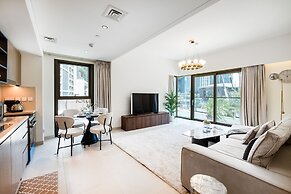 Exclusive 2BR Downtown Apt w Burj Khalifa Views