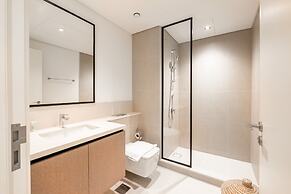 Exclusive 2BR Downtown Apt w Burj Khalifa Views