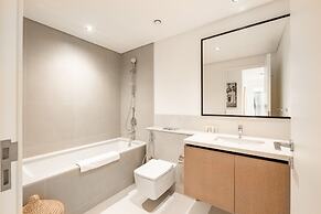 Exclusive 2BR Downtown Apt w Burj Khalifa Views