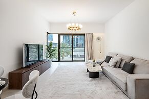 Exclusive 2BR Downtown Apt w Burj Khalifa Views