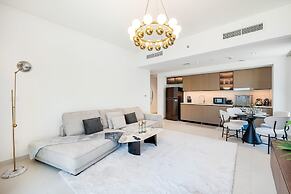 Exclusive 2BR Downtown Apt w Burj Khalifa Views