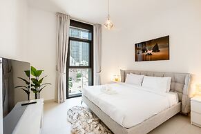 Exclusive 2BR Downtown Apt w Burj Khalifa Views