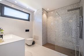 Contemporary Residence B by Homie