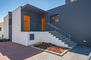 Contemporary Residence B by Homie