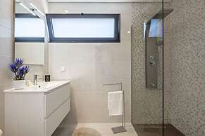 Contemporary Residence C by Homie