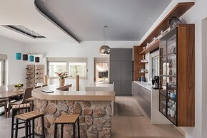Aphea Retreat Villa