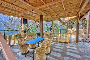 Regal Retreat
