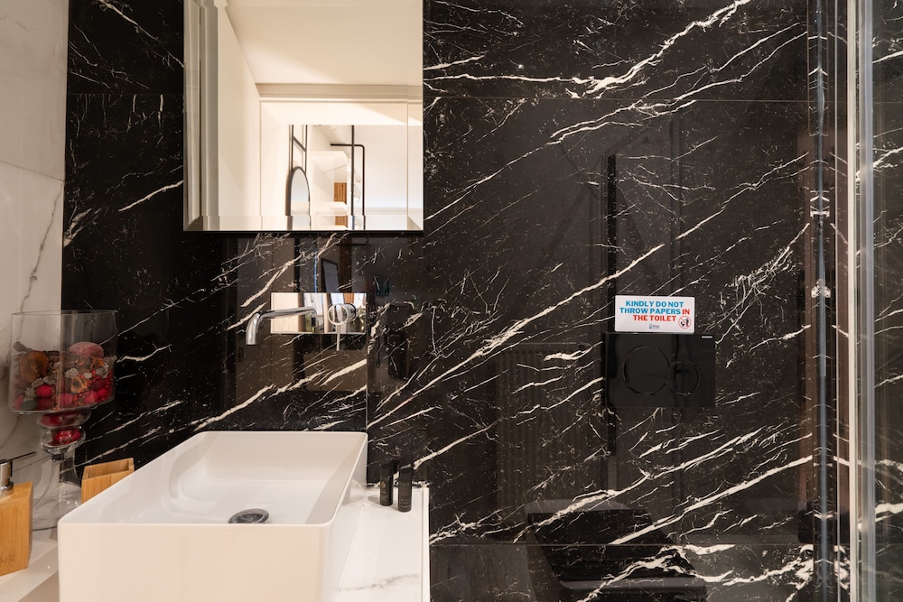 Kolonaki Chic Minimalist Studio-Athens