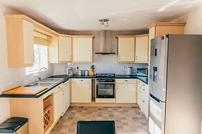Remarkable 4-bed House in Cardiff