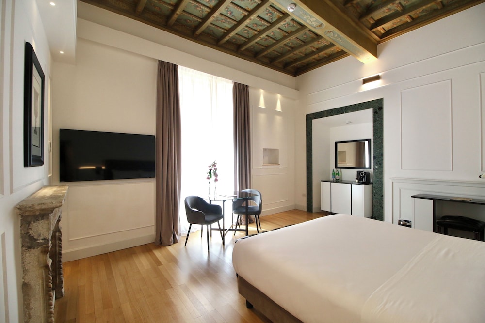Palazzo Goldoni Condotti Collection
