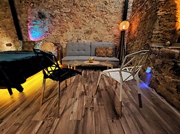 Ocre Studio By Paradox