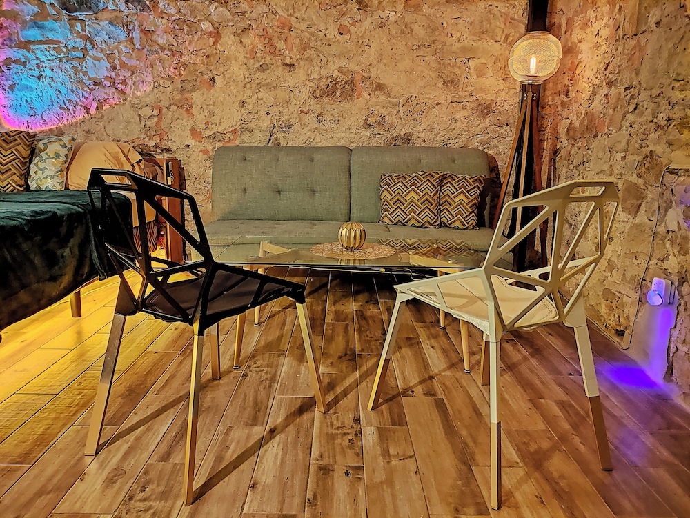 Ocre Studio By Paradox