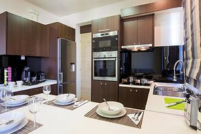 Rhodes Central Suite