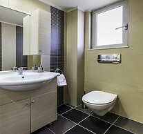 Rhodes Central Suite