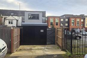 Town Centre Modern 1 Bed Self-contained Apartment