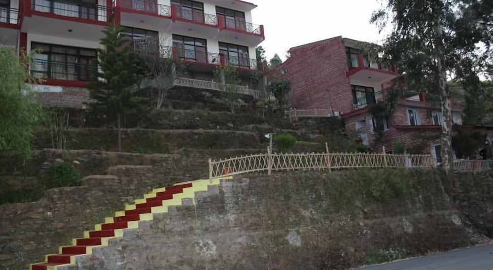 Crestmont Snow View Resort Ranikhet