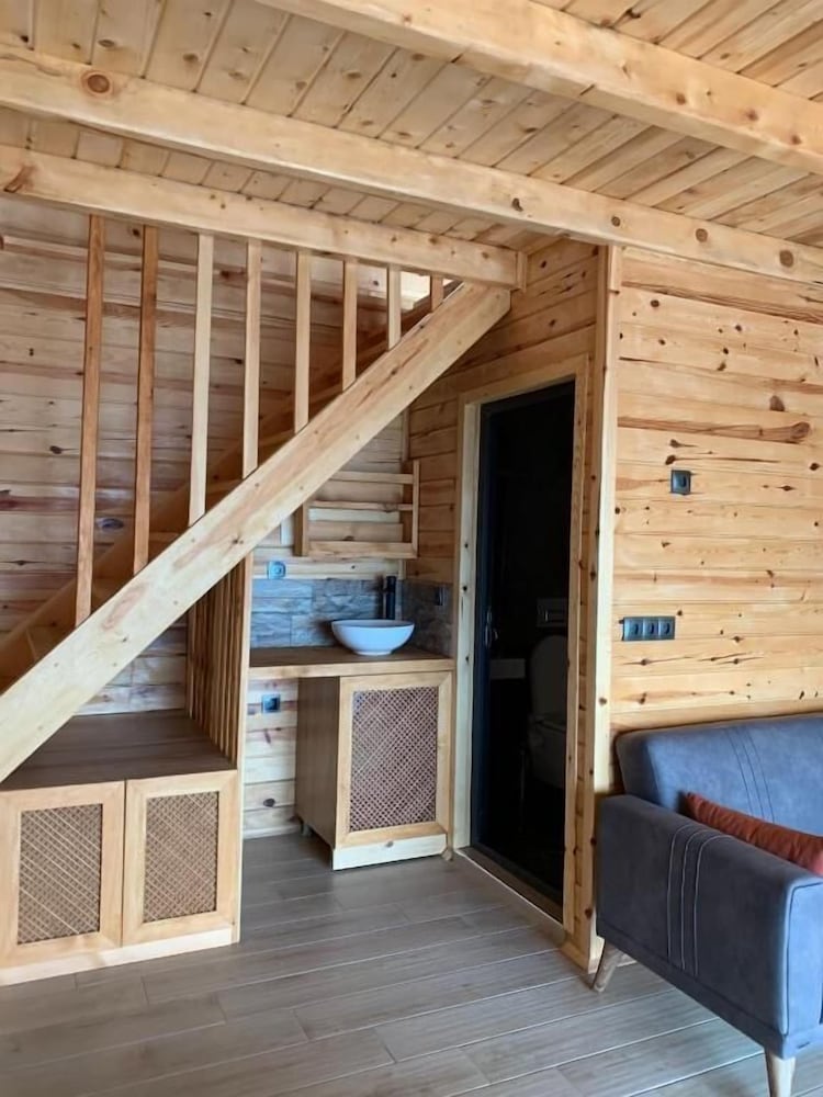 CELAZENİ BUNGALOV