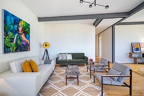 Brand new luxury apartment riverside