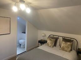 Sleeps7-parking-garden-patio