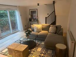 Sleeps7-parking-garden-patio