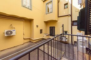Uffizi 3 bedrooms by Mmega
