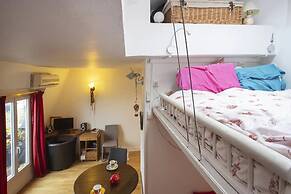 Montmartre Gem