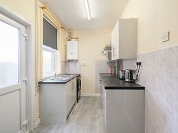 Lovely Large 2-bed House With 2 Reception Rooms