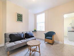 Lovely Large 2-bed House With 2 Reception Rooms