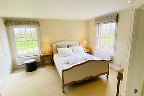 Stunning 6-bed Country House With Heated Pool